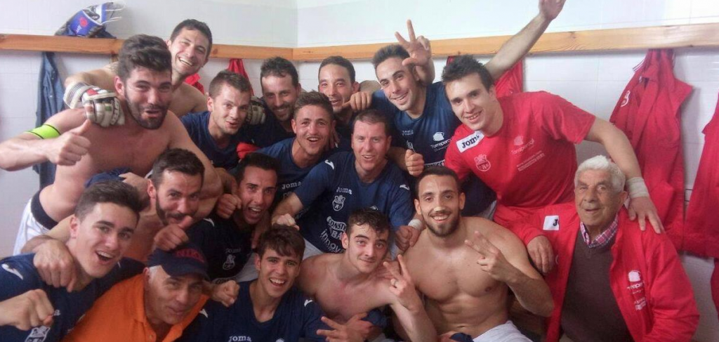 CD TORREPEROGIL CELEBRA LA VICTORIA FRENTE A GUARROMÁN