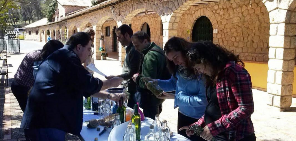 Artesanos de los licores en la Torre del Vinagre